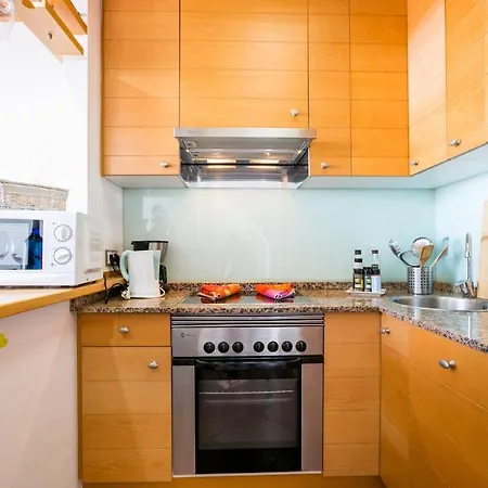 Luxurious 2 Bed Duplex, Wifi, Views, Pools 帕莱索海滩